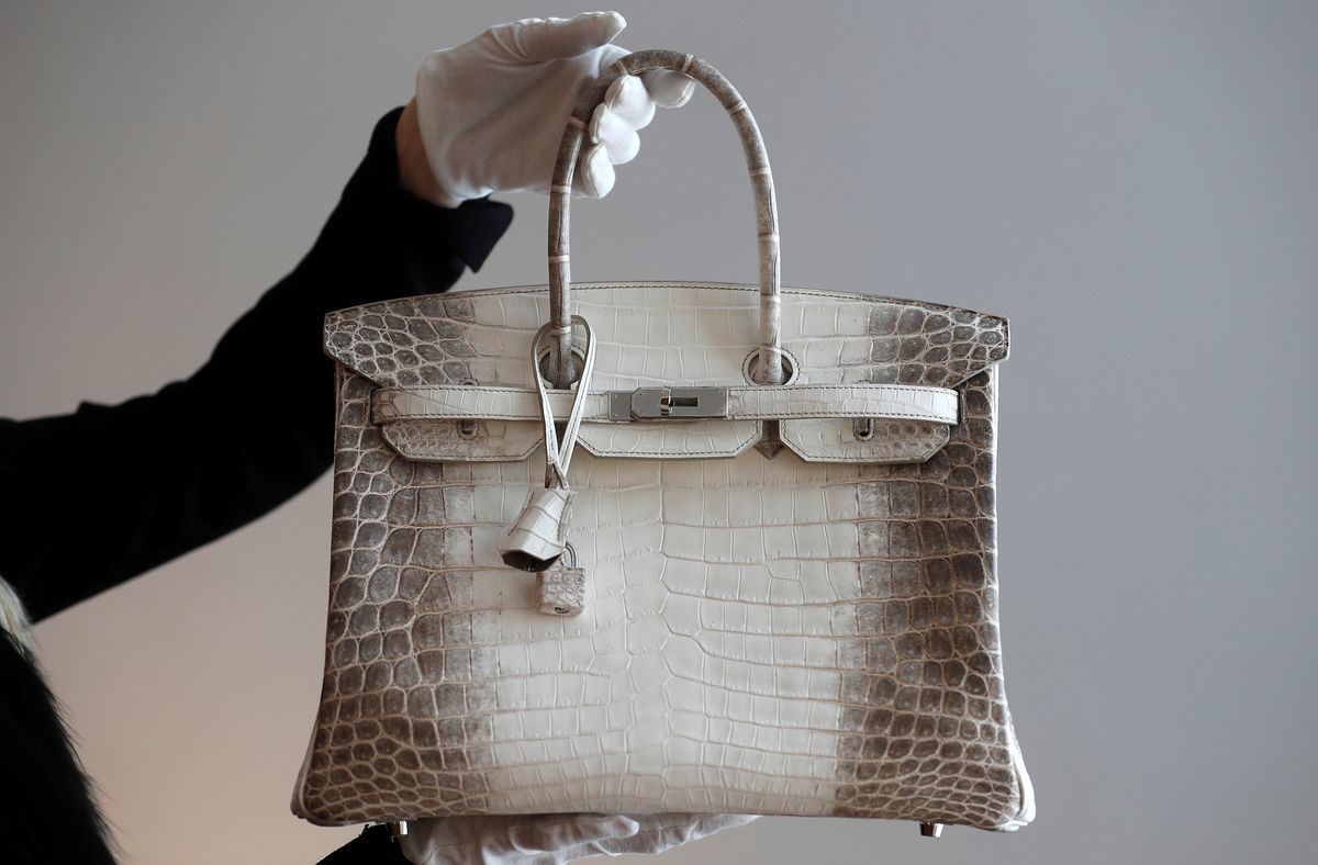 Lawsuit Challenges Hermès’ Exclusive Sales Practices for Birkin Bags: Understanding the Legal Battle