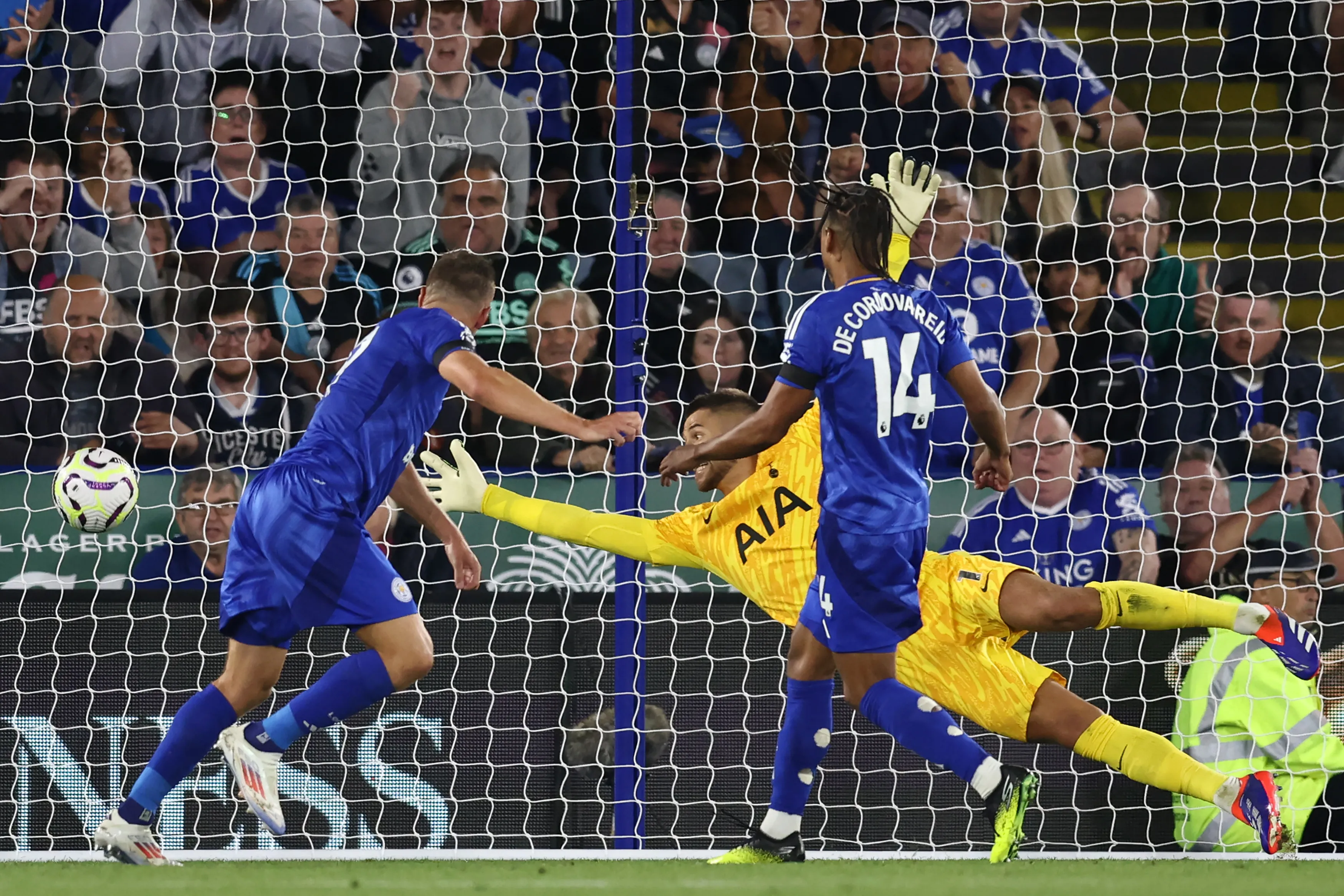 Vardy’s Heroics Earn Leicester a 1-1 Draw Against Dominant Tottenham